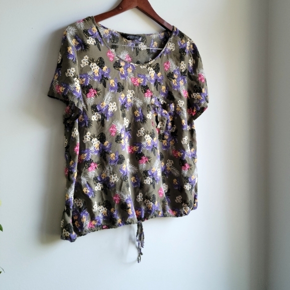 Michel Studio Floral Lightweight T-Shirt - Fits Size US L - Picture 2 of 6